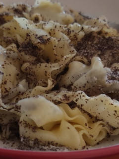 Una foto de Pasta con amapola o nueces