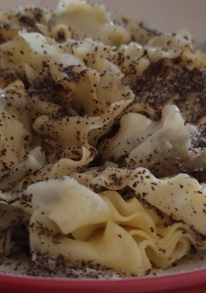 Una foto de Pasta con amapola o nueces