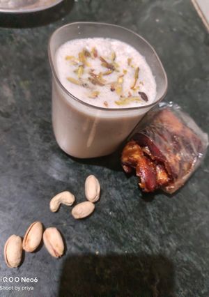 खजूर मिल्क शेक रेसिपी मुख्य फोटो