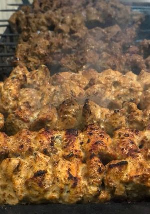 A picture of Chicken tikka (street food).