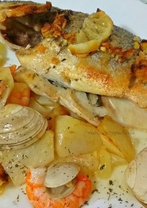 Foto principal de Dorada al horno con langostinos y almejas