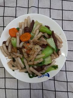 Hình của món Nui xào bò.