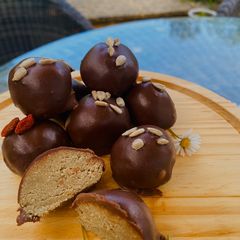 A picture of Healthy sunflower seeds snack.