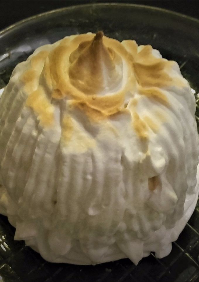 Una foto de Baked alaska o tortilla noruega