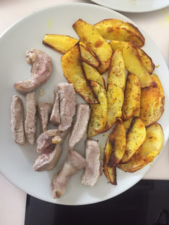 Una foto de Patatas en gajos al horno con secreto