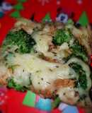 Pastel de papa con atún brócoli y queso mozzarella, en la sartén