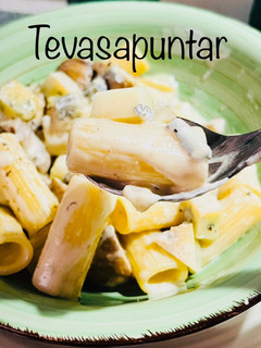 Una foto de Pasta gorgonzola 🧀 🍄