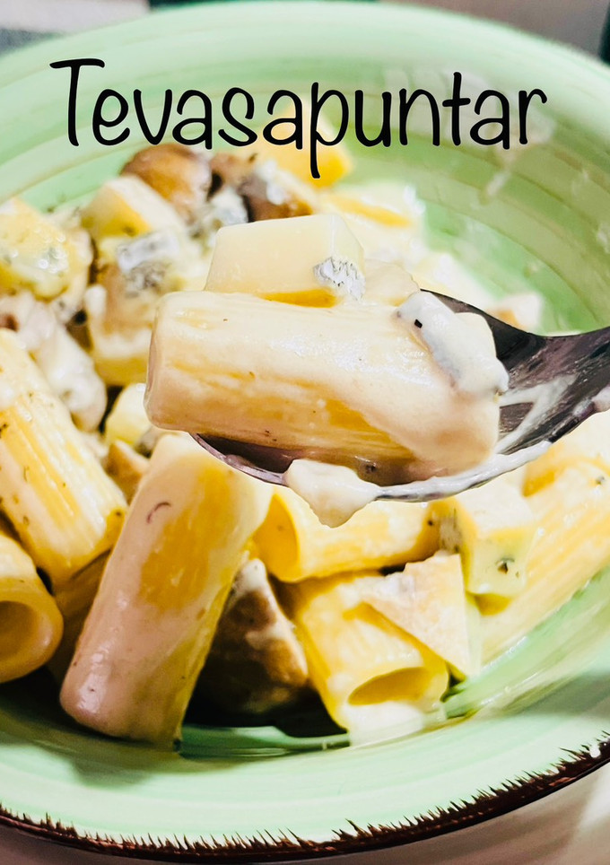 Una foto de Pasta gorgonzola 🧀 🍄