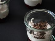 Una foto de crema chocolates