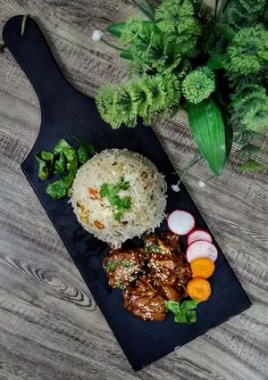 A picture of Sesame saucy chicken.