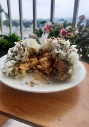A picture of Pandan Leaf Sticky Rice Dumplings (Bánh khúc lá nếp).