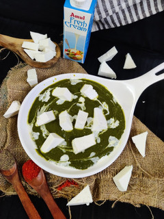 पालक पनीर (palak paneer recipe in Hindi) रेसिपी मुख्य फोटो
