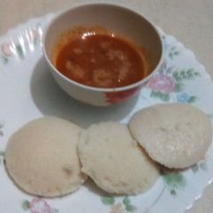 A picture of Idly with podi.