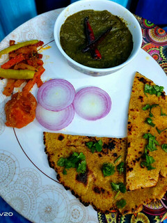 मक्का की रोटी और सरसों का साग (Makka ki roti aur sarson ka saag recipe in Hindi) रेसिपी मुख्य फोटो