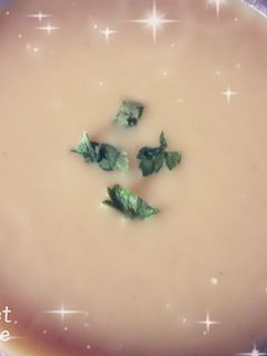صورة لوصفة حساء القرنبيط او البروكلي 🍲