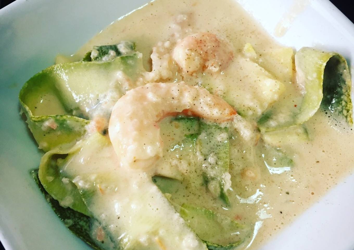 Camarones con calabacitas y leche de coco