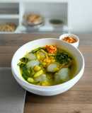 Kapurung dengan  sambal pencit