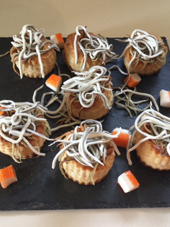 Una foto de Volovanes rellenos con gulas