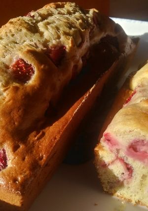 Una foto de Budín de vainilla con frutillas 🍓