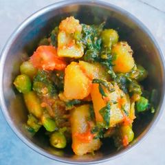 A picture of Aloo palak ki sabji.
