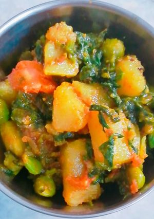 A picture of Aloo palak ki sabji.