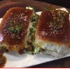 A picture of Chana masala muska bun with mirchi tadka.