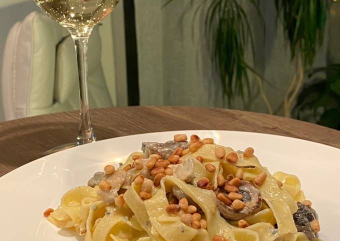 Паста с грибами, сыром и орешками. Ой, лучше и не готовьте!! 😍