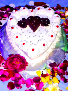 हार्ट शेप रेड वेलवेट चीज़ केक (heart shape red velvet cheese cake recipe in Hindi) रेसिपी मुख्य फोटो