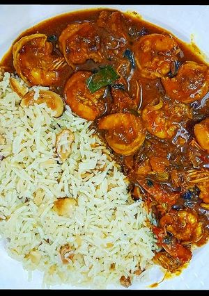 A picture of Coconut Shrimp curry with rice.