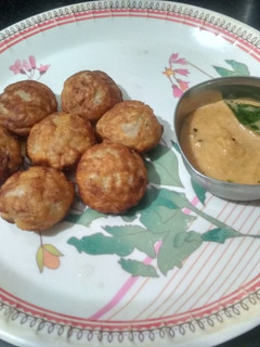 வாழைப்பழ பணியாரம் (Vaazhaipazha paniyaram recipe in tamil) செய்முறை முக்கிய புகைப்படம்