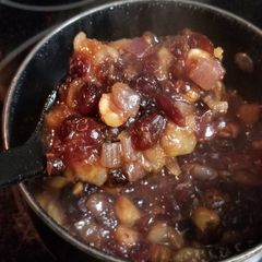 A picture of Apple Hazelnut Cranberry Sauce.