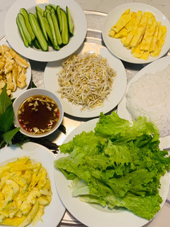 Hình của món Bánh tráng cuốn (món cuốn chay).