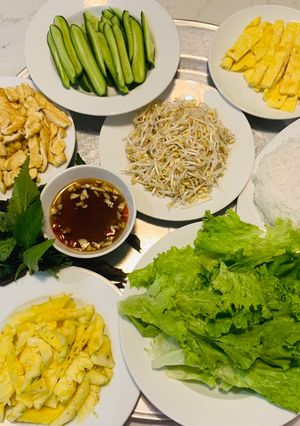 Hình của món Bánh tráng cuốn (món cuốn chay).