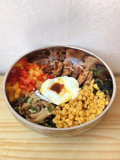 Hình của món Salad gà áp chảo (bữa trưa eat clean).