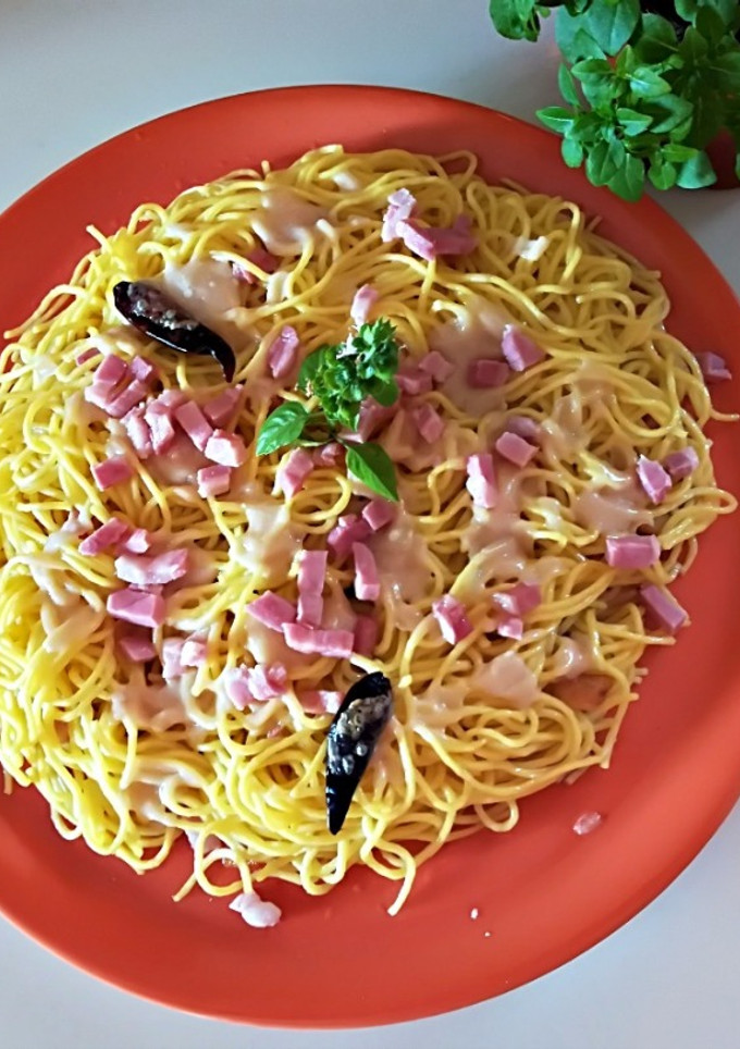 Una foto de Pasta fresca de huevo picante con bacon y queso