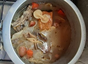 Una foto de Sopa Rápida de Huesos Carnudos