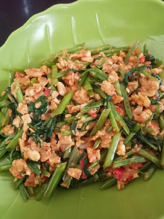 Langkah Gampang Membikin Resep Kangkung Sambal Tempe yang Bikin Ngiler Anti Ribet, Uenak Banget