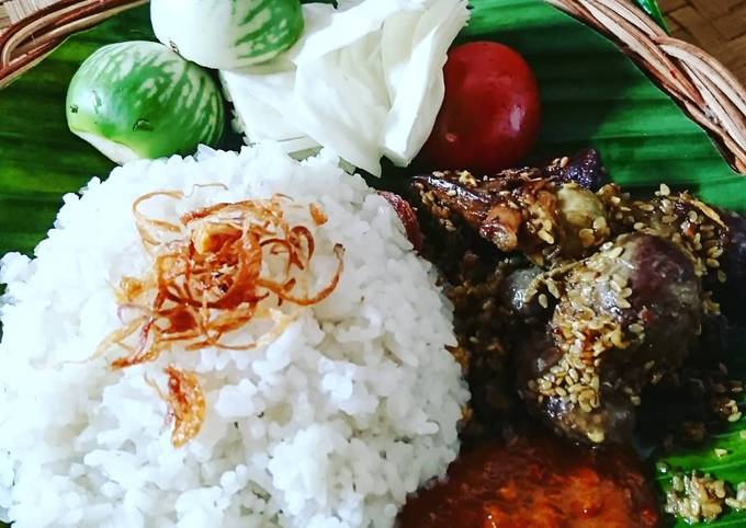 Resep: Rempelo ati wijen bungkus daun mengkudu Menu Enak Dan Mudah Dibuat