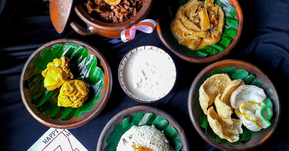 181. Nasi Uduk Gudeg Komplit