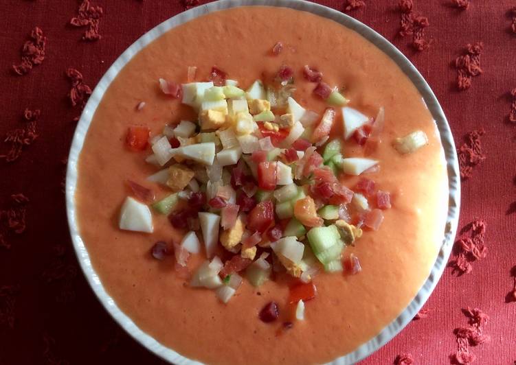 Salmorejo con guarnici贸n 馃崊馃