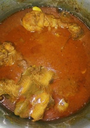 चिकन करी (chicken curry recipe in Hindi) रेसिपी मुख्य फोटो