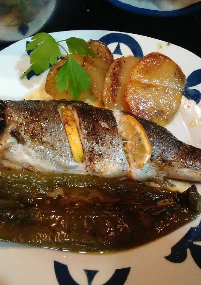 Una foto de Lubina al Horno