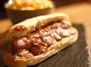 Foto principal de Currywurst o salchicha con salsa de curry 🇩🇪