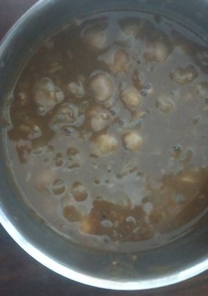 A picture of Punjabi chane ki sabzi.