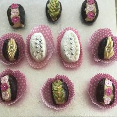 A picture of Dates filled with almond fudge.