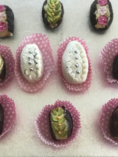A picture of Dates filled with almond fudge.