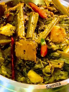 পুঁইশাক কুমড়ো দিয়ে (Puinshak kumro diye recipe in Bengali) রেসিপির প্রধান ছবি