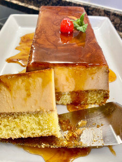 Una foto de Pastel de flan con sobaos
