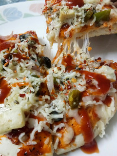 કડાઈ પિઝા(kadai pizza in Gujarati) રેસીપી મુખ્ય ફોટો