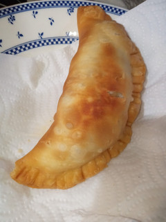 Una foto de Empanadas de carne fritas😋😋
